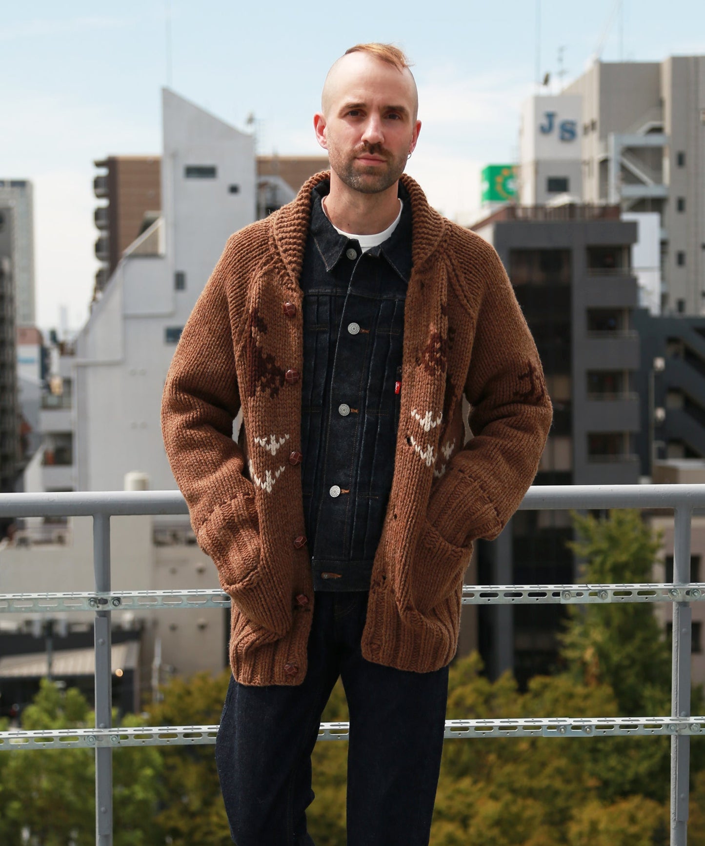 ROUGH GAUGE COWICHAN CARDIGAN/ BROWN