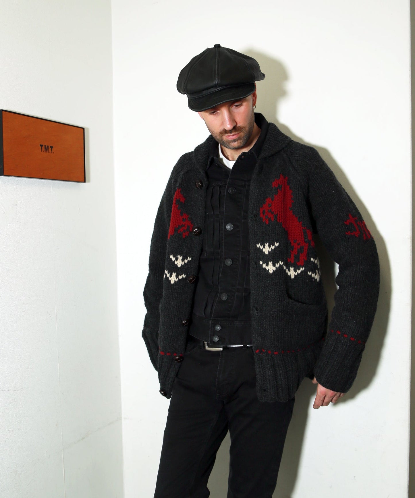 ROUGH GAUGE COWICHAN CARDIGAN/ BLACK