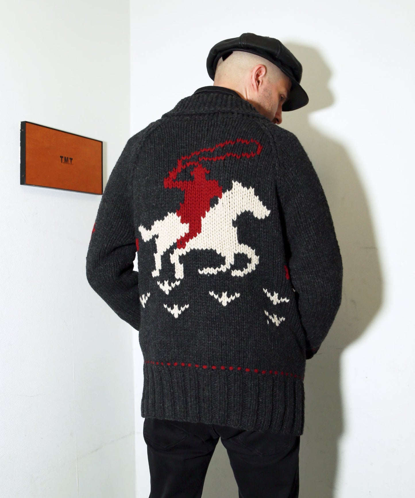 ROUGH GAUGE COWICHAN CARDIGAN/ BLACK