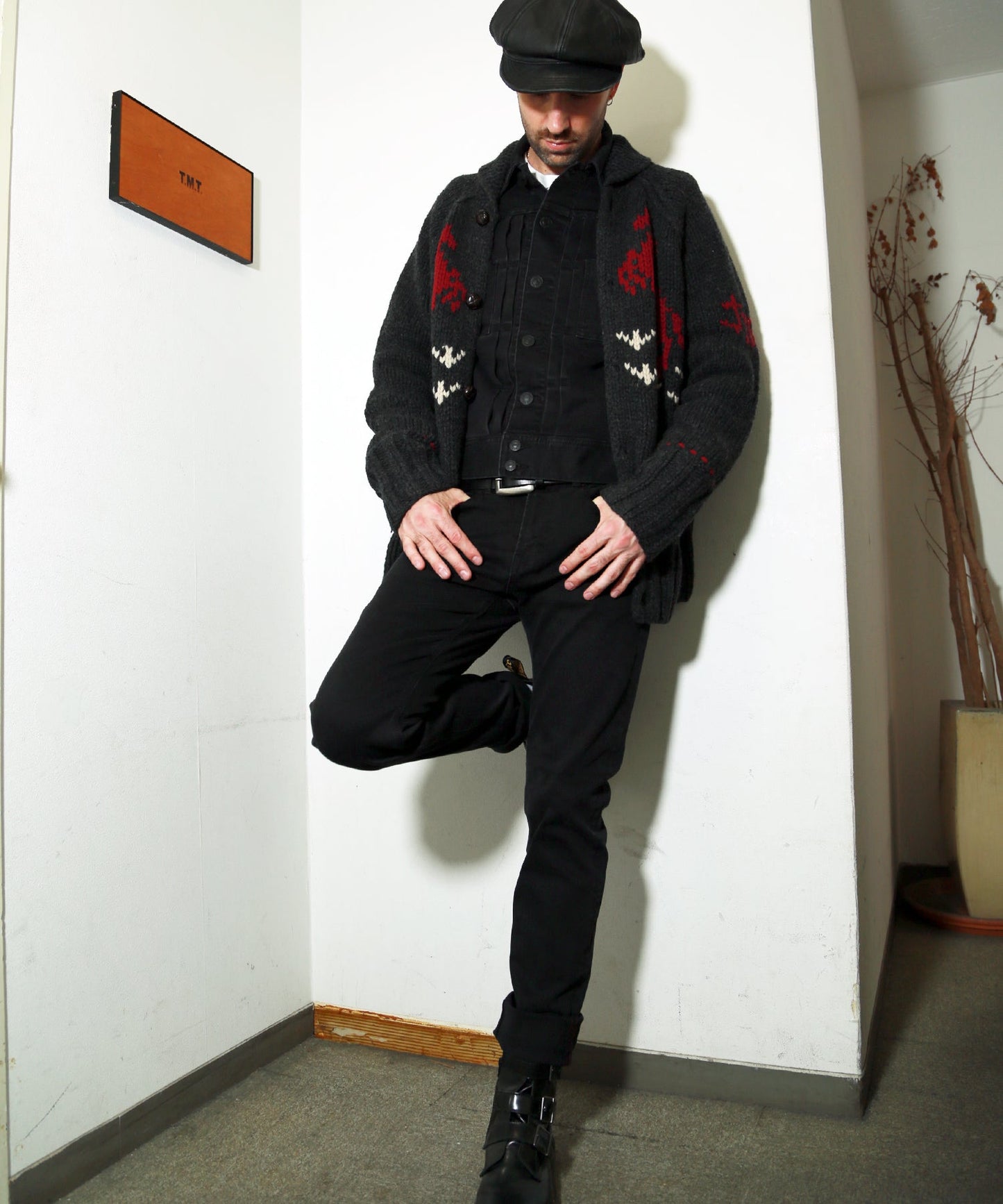 ROUGH GAUGE COWICHAN CARDIGAN/ BLACK