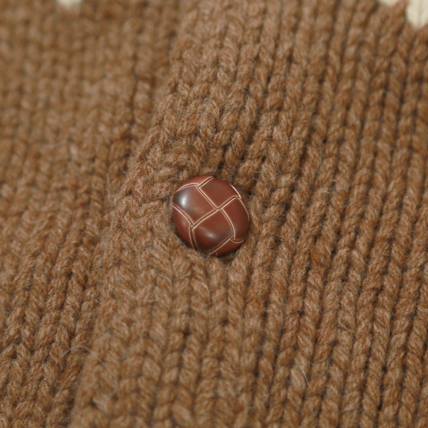 ROUGH GAUGE COWICHAN CARDIGAN/ BROWN