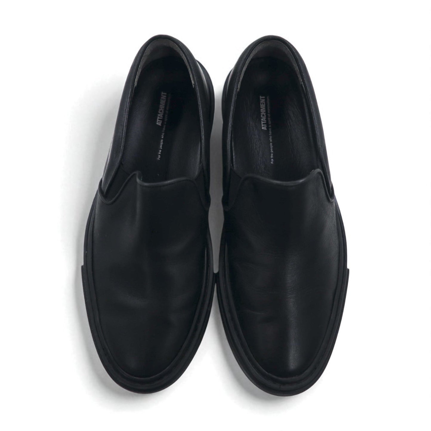 ATTACHMENT カーフレザー スリッポン スニーカー COW LEATHER SLIP-ON SNEAKERS 27-27.5cm ブラック 牛革