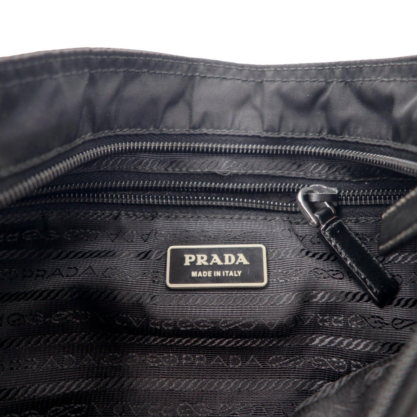 PRADA クロスボディ ショルダーバッグ ブラック ナイロン トライアングル ロゴプレート イタリア製