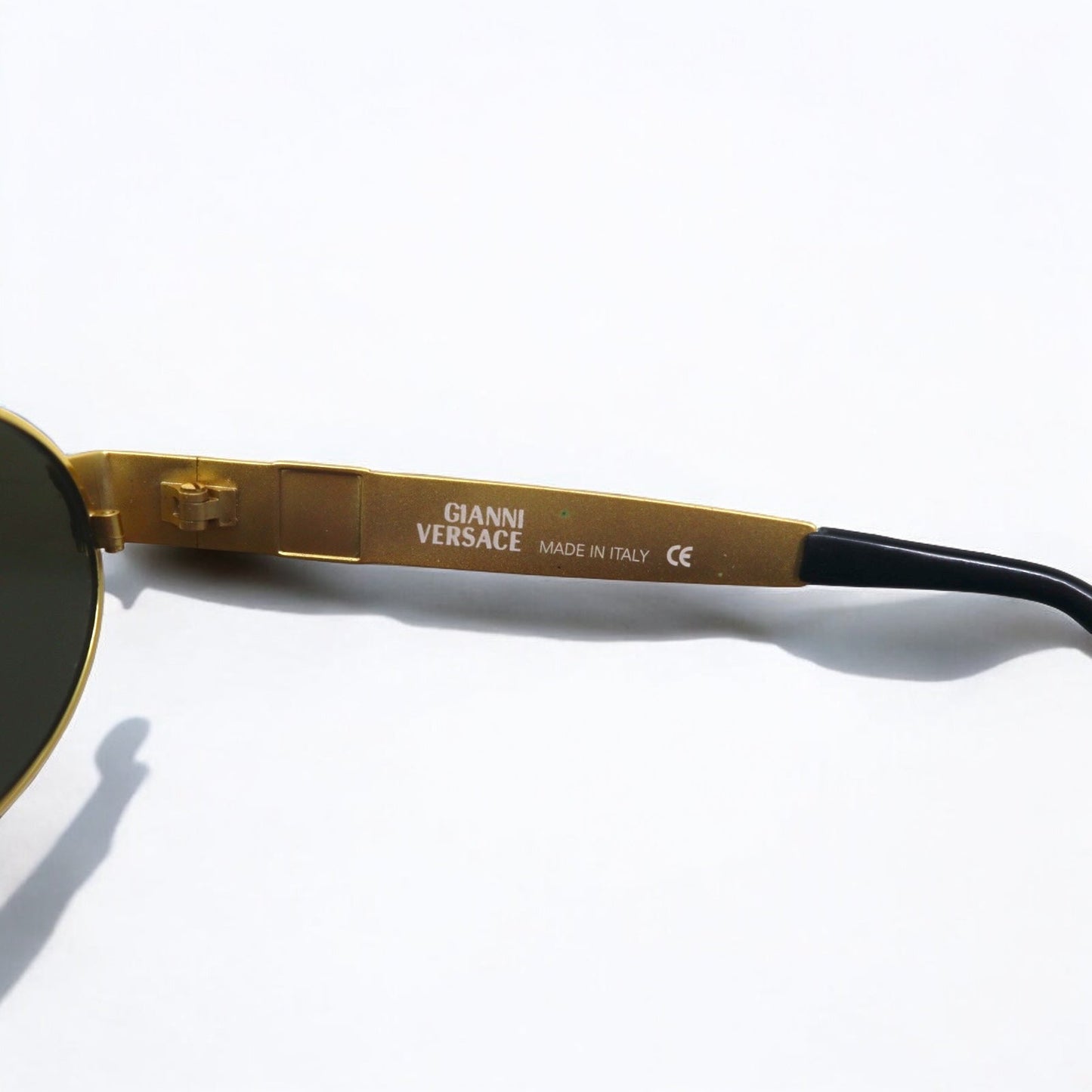 GIANNI VERSACE ヴィンテージ イタリア製 メデューサ ガンメタル サングラス オーバル ゴールド X01 58M