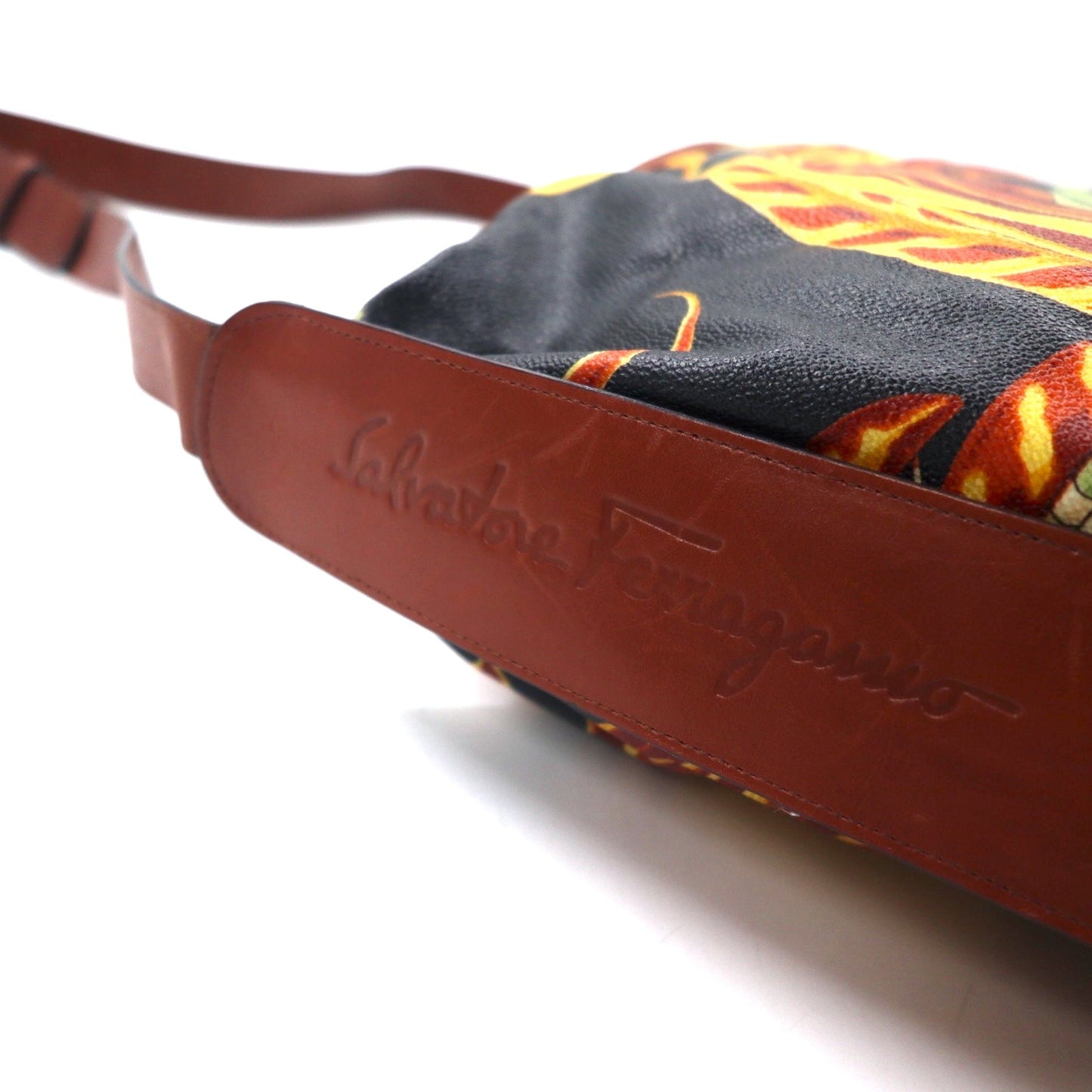 Salvatore Ferragamo ショルダーバッグ マルチカラー PVC レザー 総柄 スカーフ ボタニカル ポーチ付き AD21 1284 イタリア製