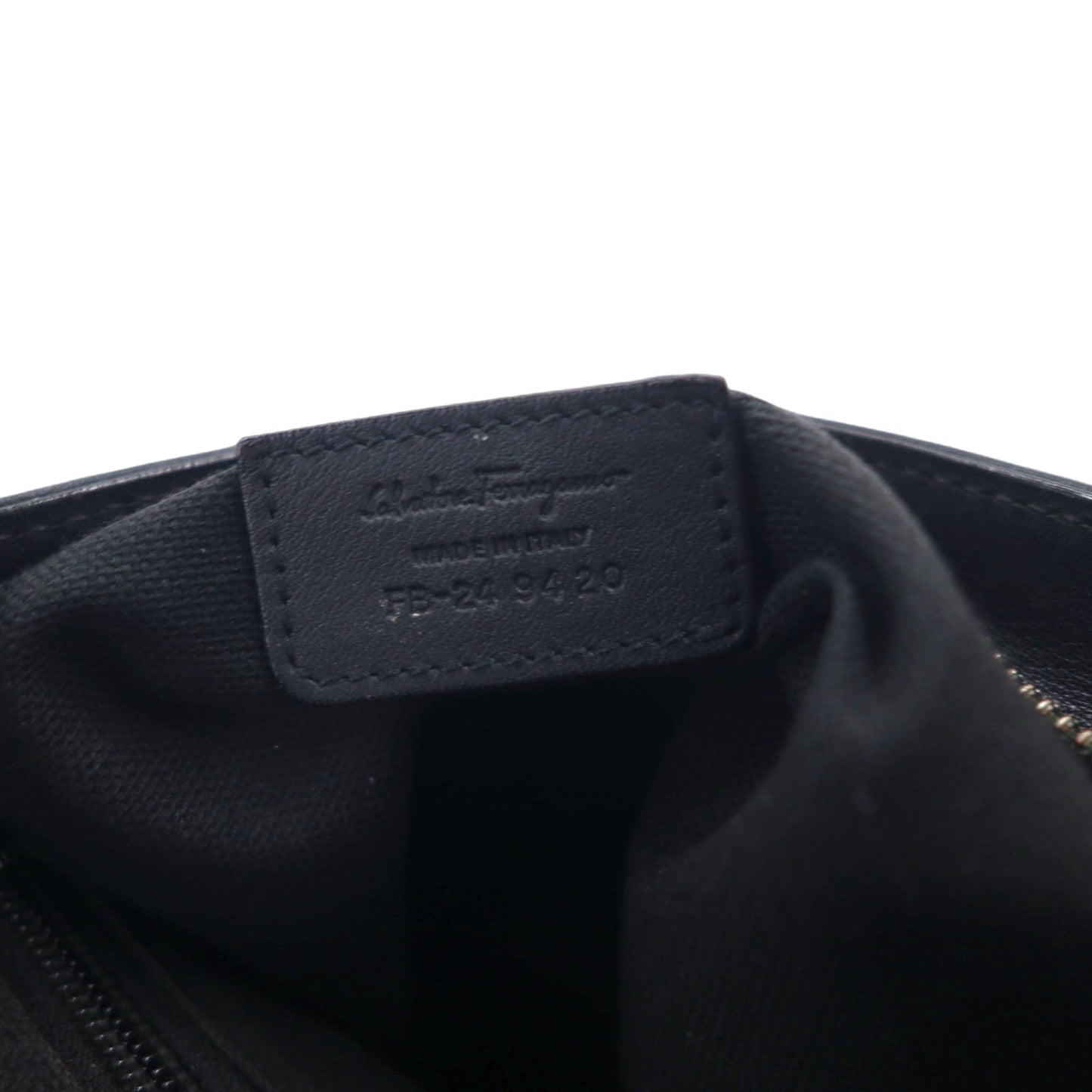Salvatore Ferragamo イタリア製 ガンマソフト ショルダーバッグ ブラック レザー  ガンチーニ モノグラム 型押し FB-24 9420