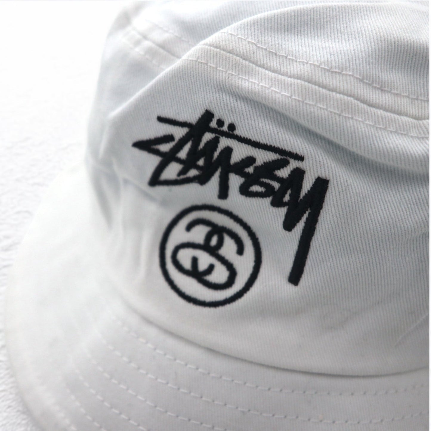 stussy シャネルロゴ バケットハット S/M ホワイト コットン 刺繍