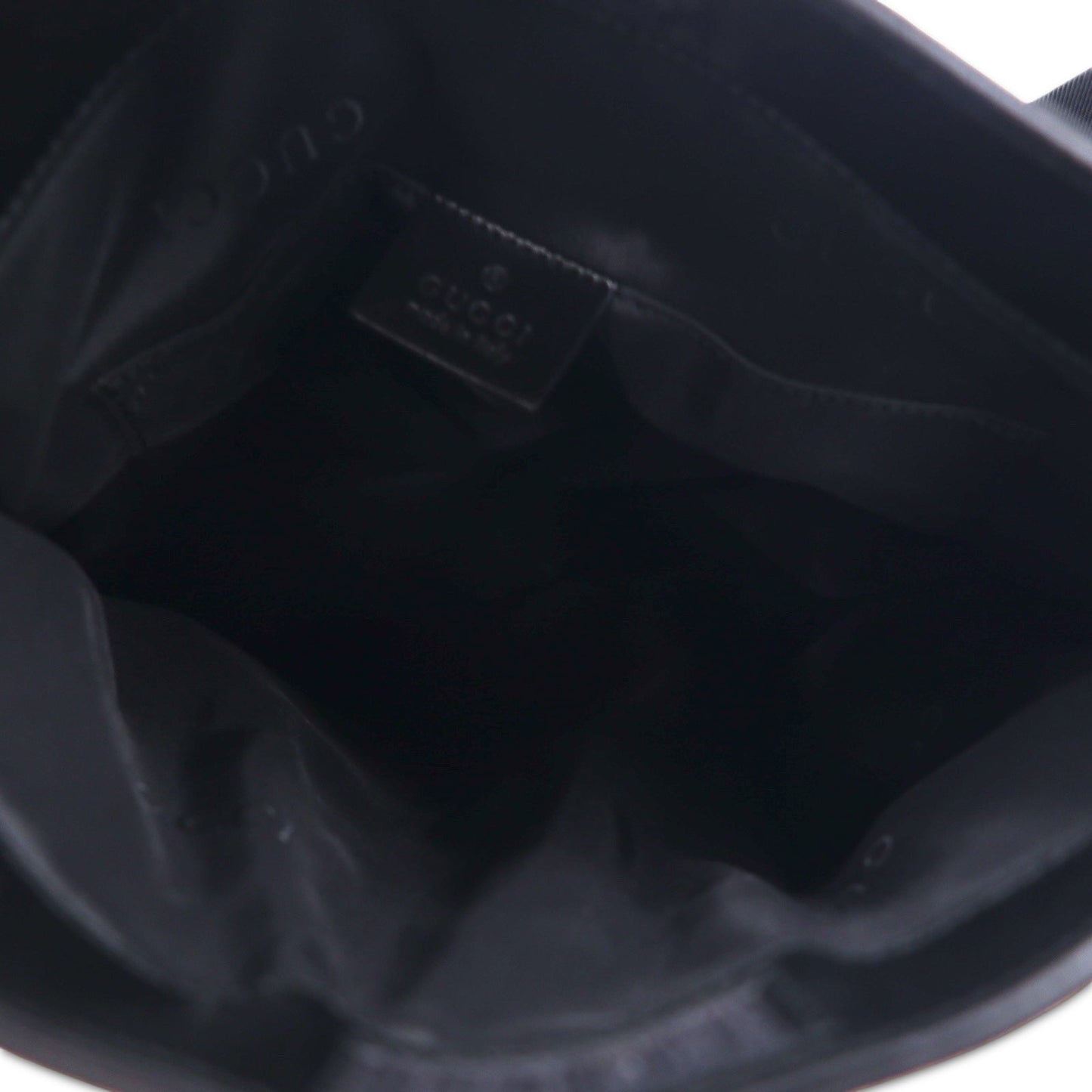 GUCCI イタリア製 ショルダーバッグ サコッシュ ブラック ナイロン ロゴプレート 019・0335 002058