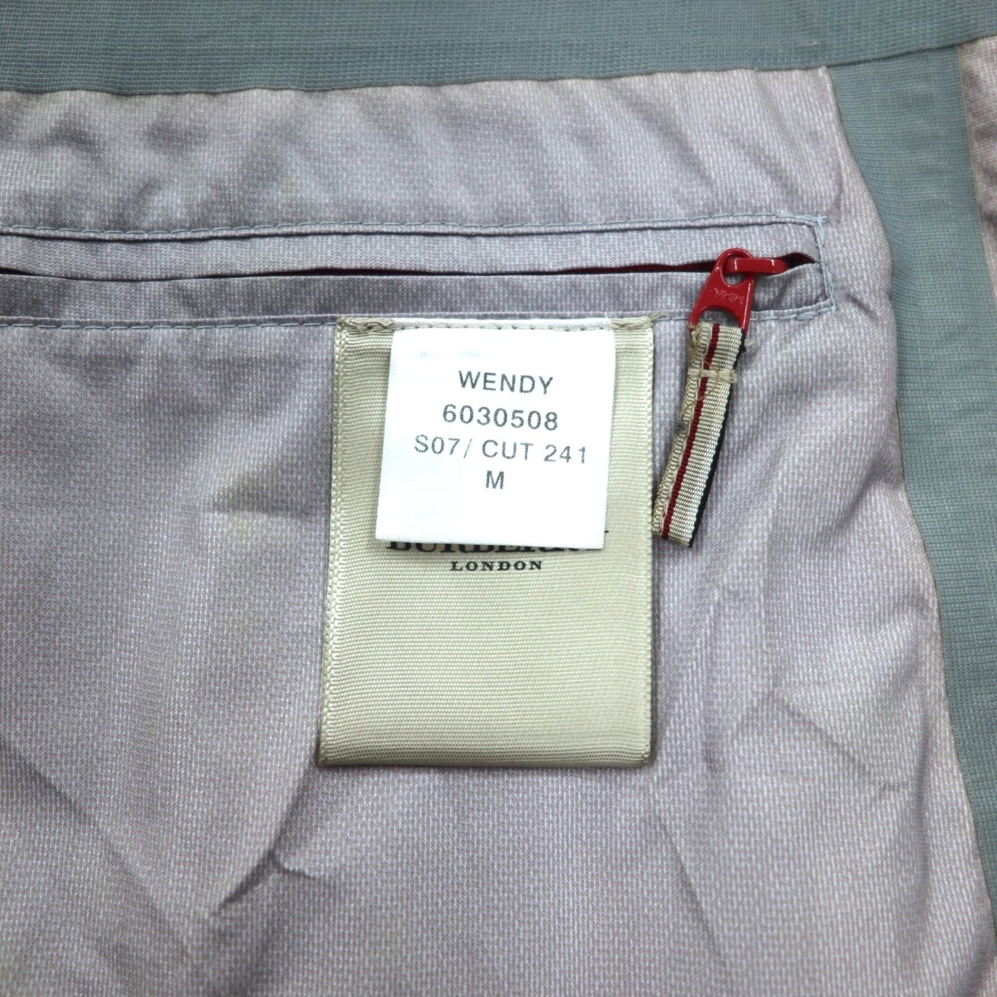 BURBERRY パッカブル フィールドジャケット M レッド WATERPROOF 防水 ドローコード フード収納式 WENDY