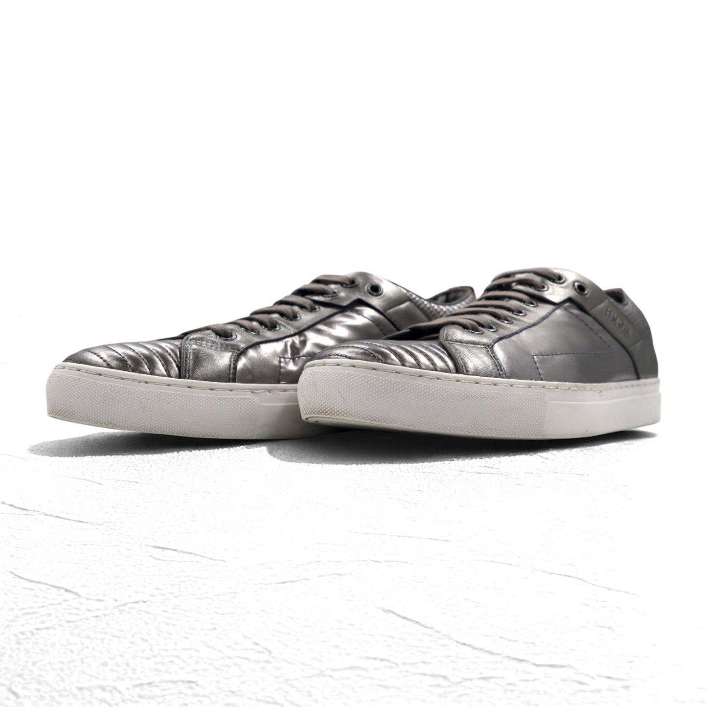 HUGO BOSS キルティングレザー メタリック スニーカー 27cm シルバー 50315602