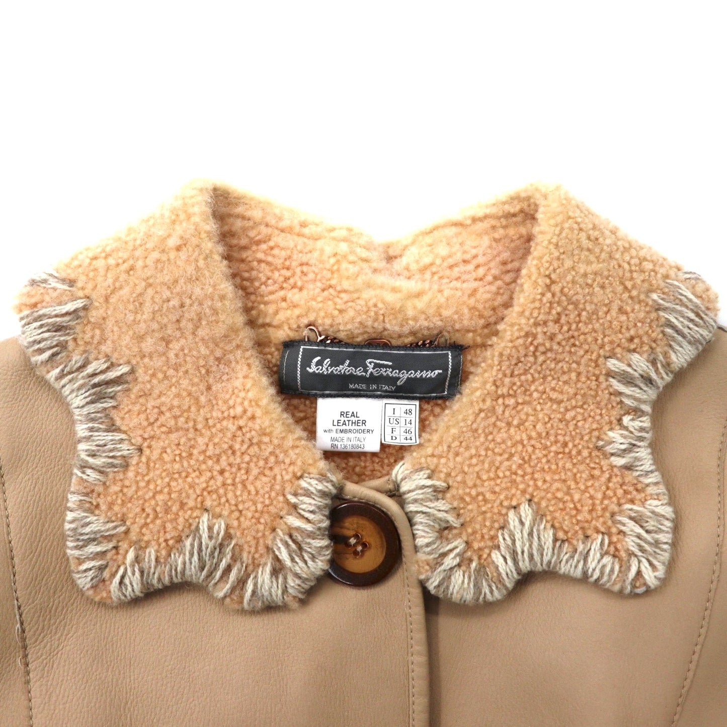 Salvatore Ferragamo イタリア製 ムートンジャケット 48 ベージュ レザー 刺繍 飾りボタン