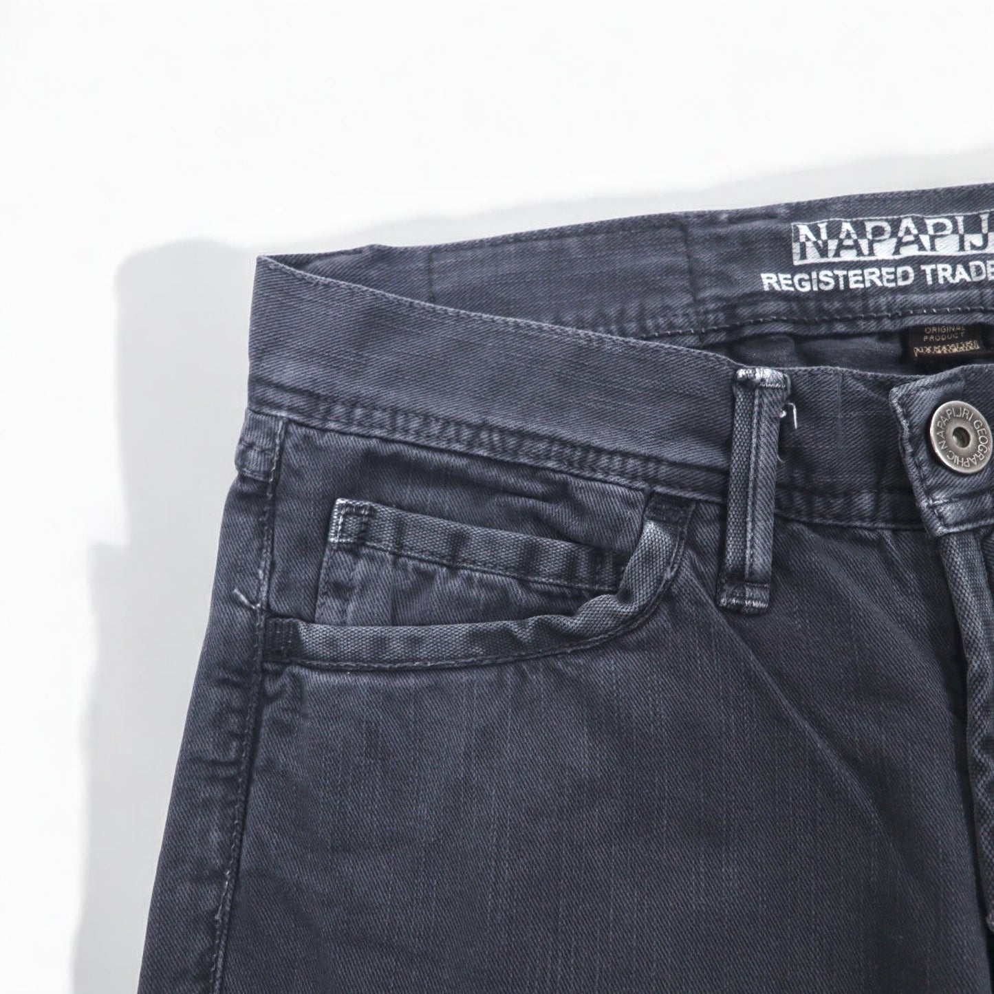NAPAPIJRI ルーマニア製 ブラック デニムパンツ M グレー ストレート N0YUNUH89
