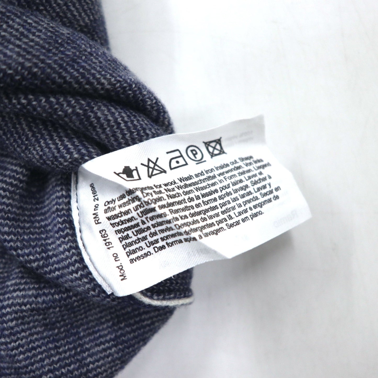 HUGO BOSS ヴァージンウールニット セーター L ネイビー ストライプ 羊毛 ロゴワッペン トルコ製