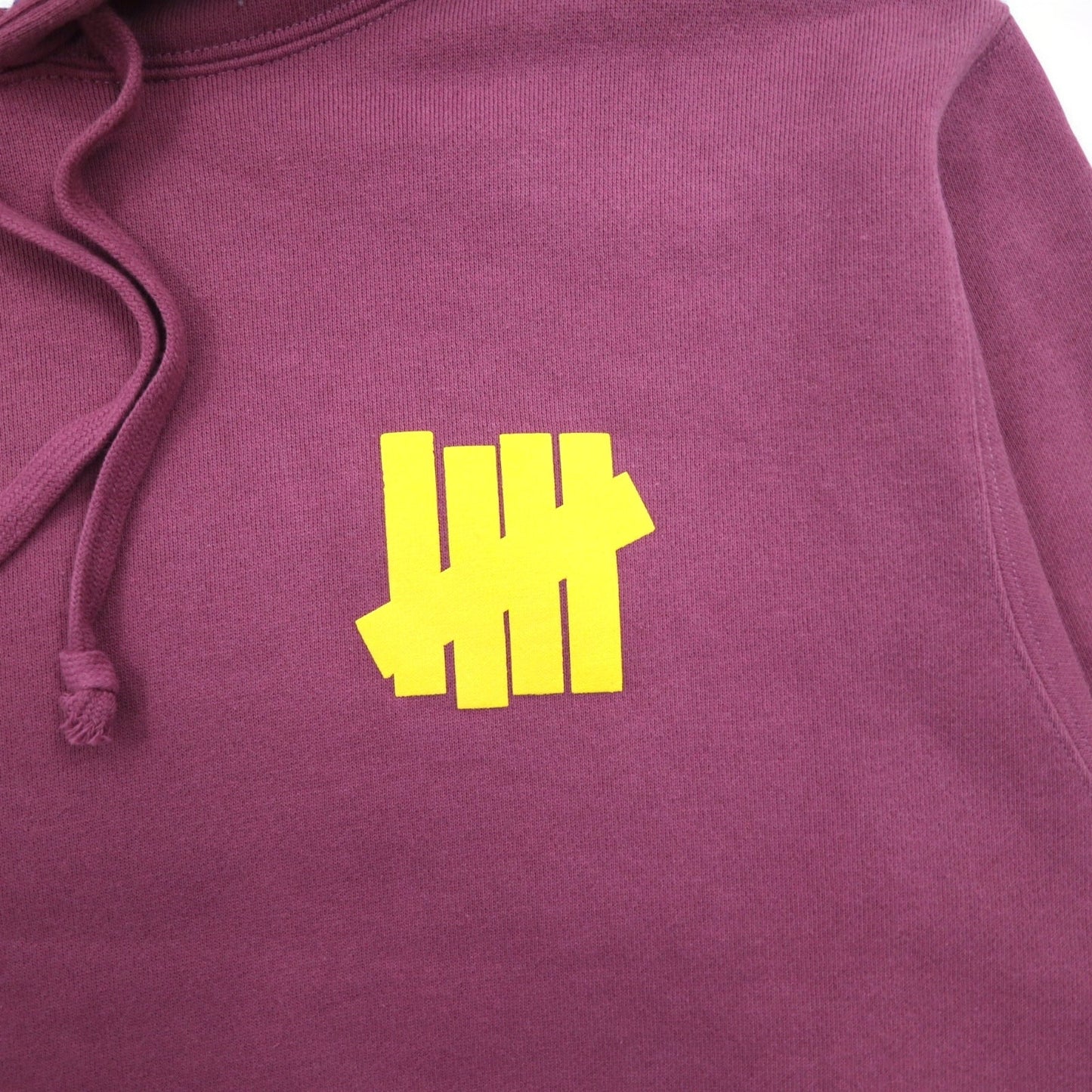 UNDEFEATED ロゴプリント プルオーバー パーカー L ピンク コットン 袖プリント