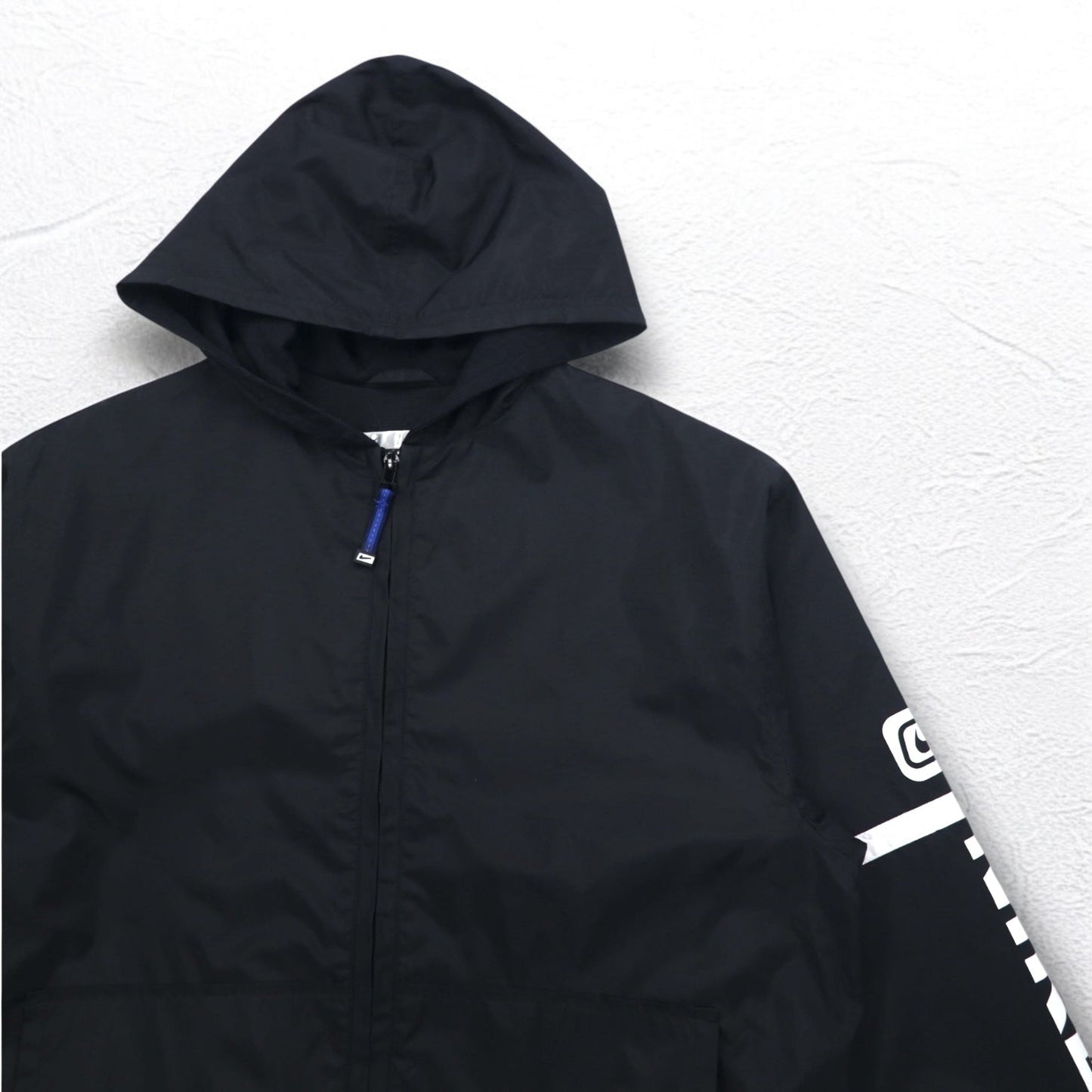 NIKE 00年代 フーデッド ナイロンジャケット L ブラック スウォッシュ 袖ロゴ