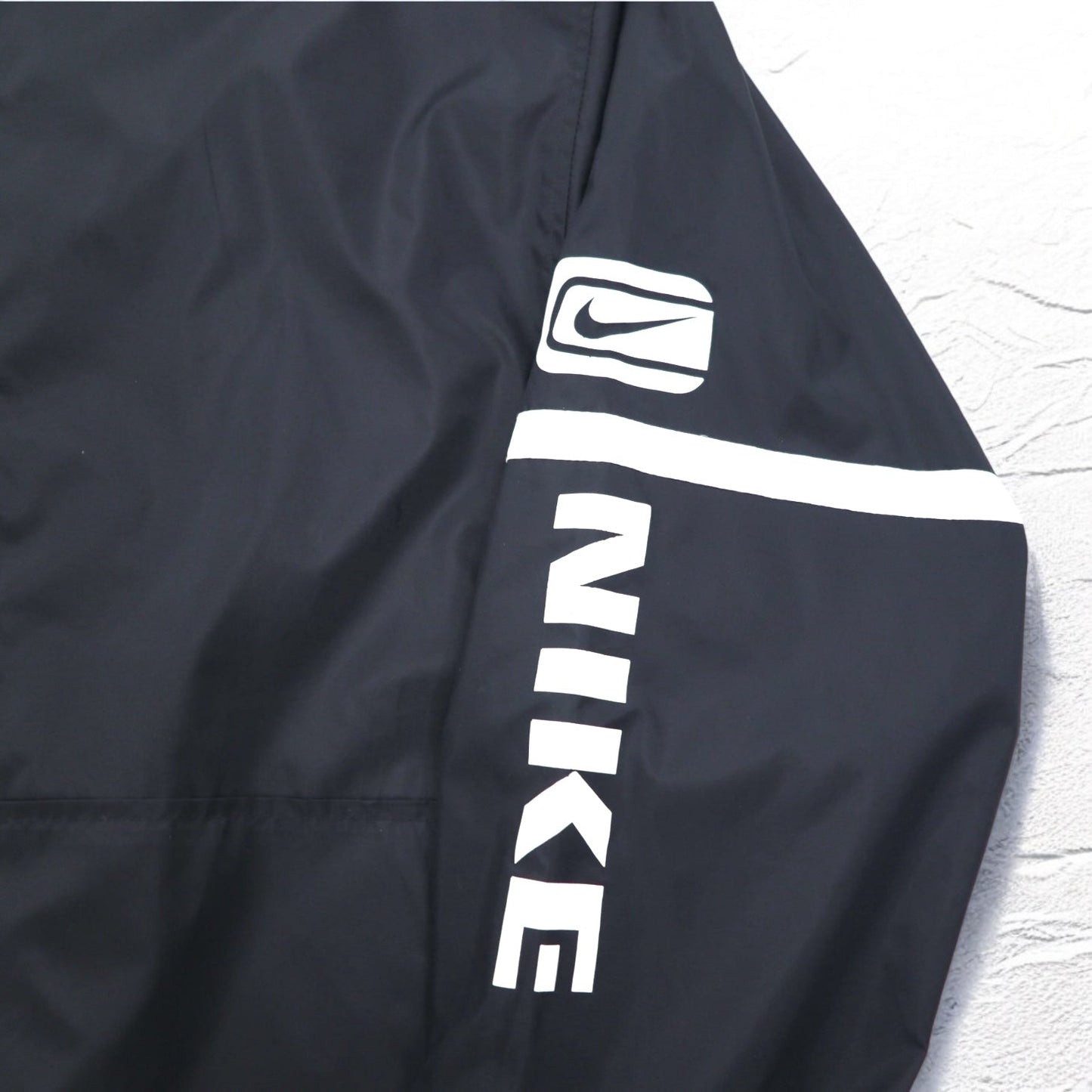 NIKE 00年代 フーデッド ナイロンジャケット L ブラック スウォッシュ 袖ロゴ