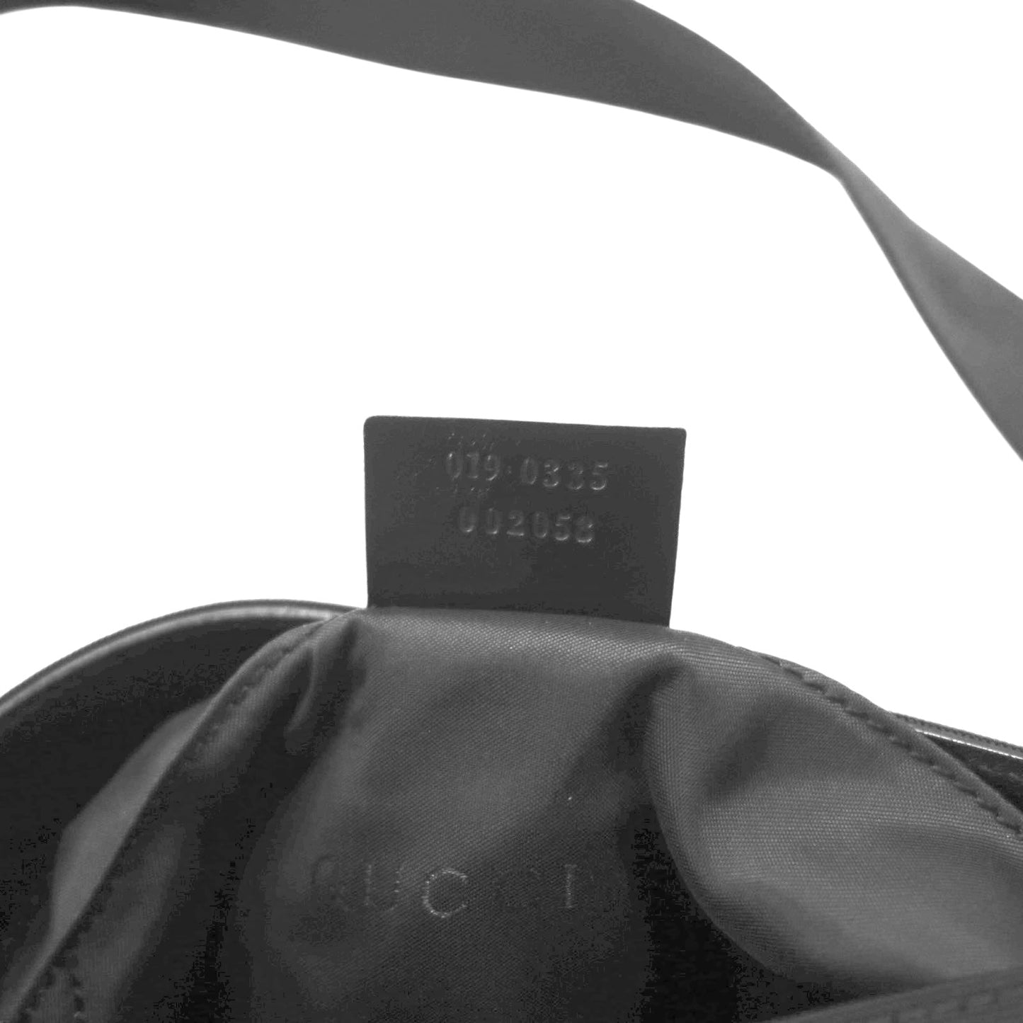 GUCCI イタリア製 ショルダーバッグ サコッシュ ブラック ナイロン ロゴプレート 019・0335 002058